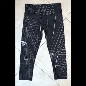 Onzie Graphic Capri Black Sky Sz S/M
